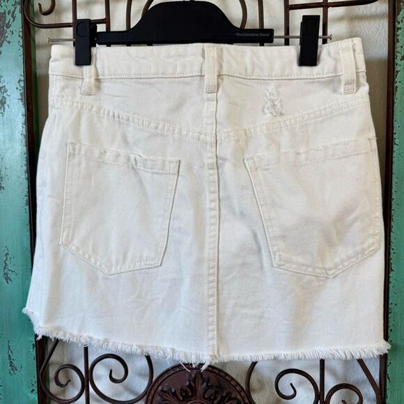 Free People white denim mini. A summer staple! - Picture 6 of 7